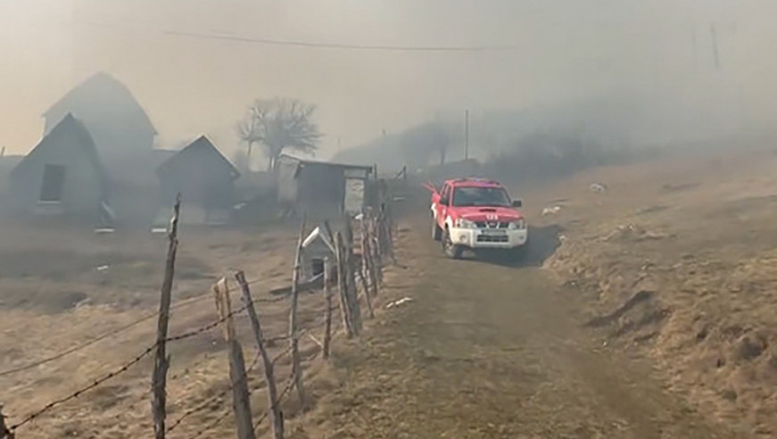 Požar na Žabljaku i dalje aktivan, ali nema opasnosti po Durmitor