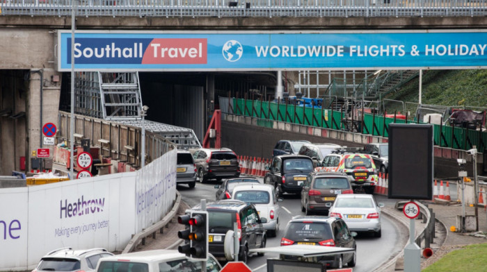 Zastoji na londonskom aerodromu Hitrou zbog eksplozije auta u tunelu