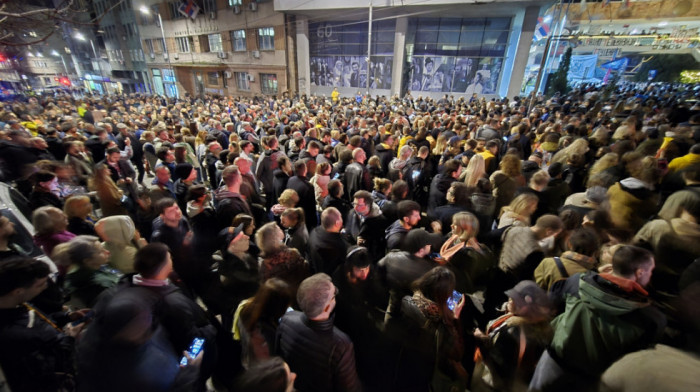 Studenti u blokadi marširaju ka Beogradu, studenti koji bi da uče i dalje su u Pionirskom parku