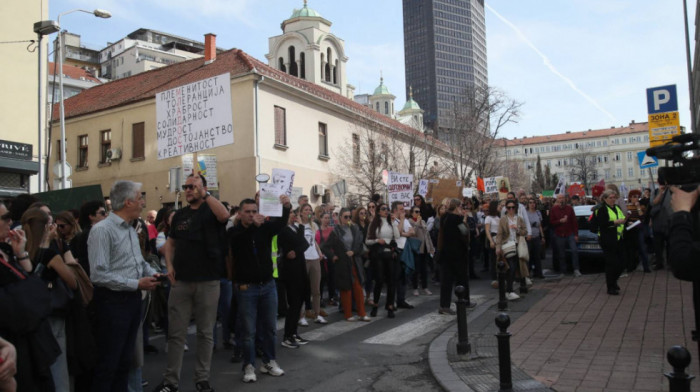 Protest neformalnih mreža prosvetnih radnika "Sindikati ili ste uz nas ili bez nas"