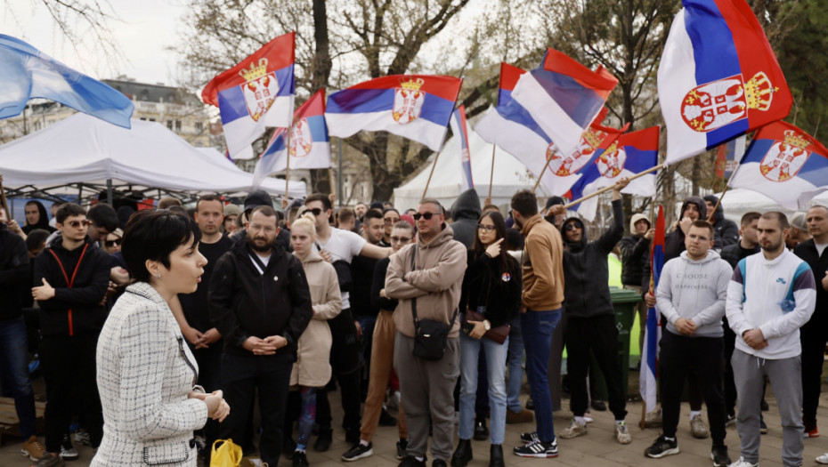 Studente koji žele da uče u Pionirskom parku posetila doktor pravnih nauka Sandra Stojković