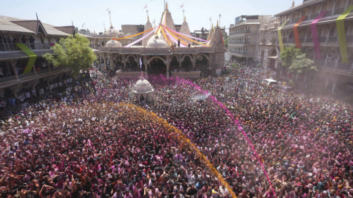 Radost proleća: Milioni ljudi slave Holi, hinduistički festival boja (FOTO)