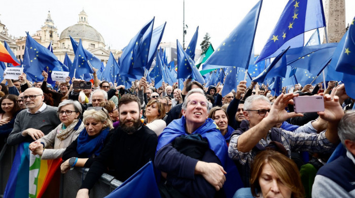 ''Trg za Evropu'': Više od 30.000 ljudi na proevropskim demonstracijama u Rimu