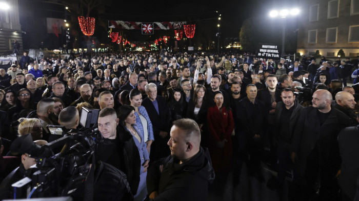 U Tirani održan protest protiv gašenja Tik Toka