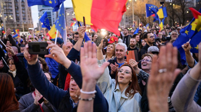 Protesti u Rumuniji: Demonstranti koji su protiv desničara Đorđeskua traže jače veze sa EU i nastavak pomoći Ukrajini