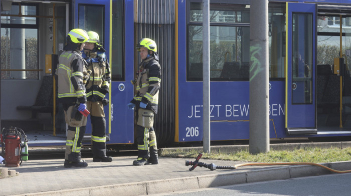 Napadač u Nemačkoj zapalio ženu u tramvaju i potom pobegao