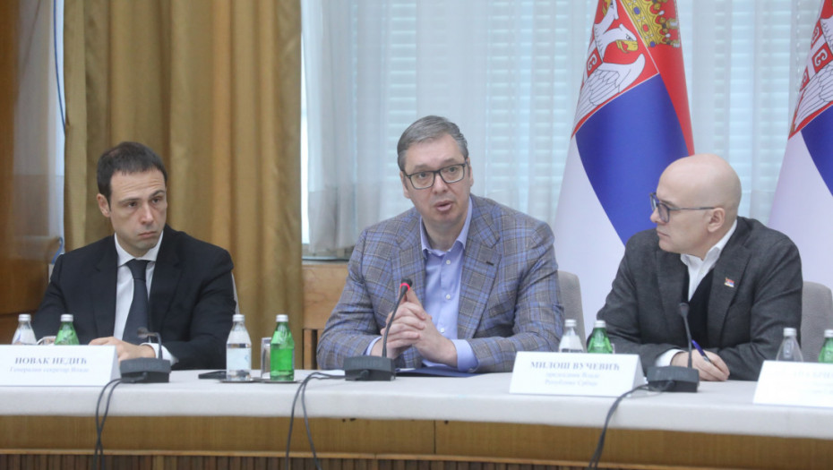 Vučić: Neko mora krivično-pravno da odgovara za širenje laži o zvučnim topovima