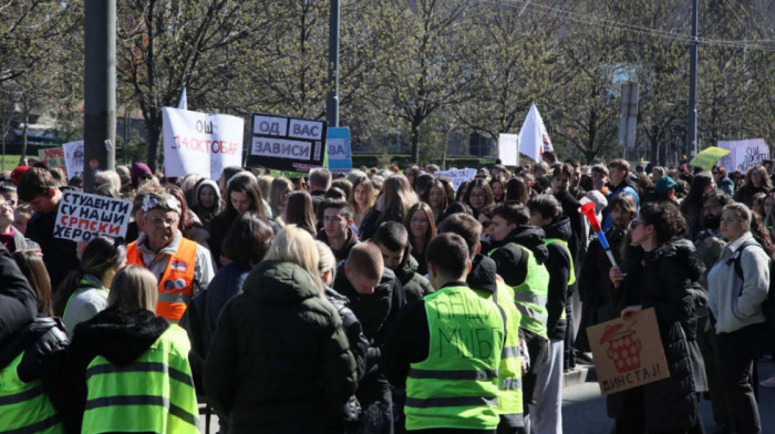 Protest dela prosvetnih radnika, studenata i građana: Blokirano nekoliko ulica u Beogradu, policija obezbeđivala skup