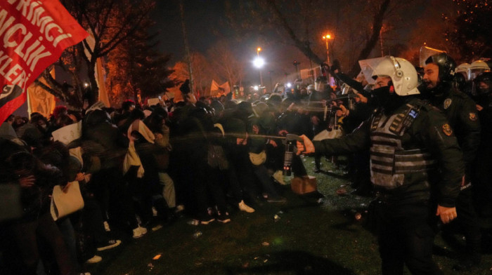 Više hiljada ljudi u Istanbulu protestuje zbog zatvaranja gradonačelnika Imamoglua