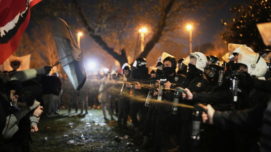 Protesti u Turskoj: Policija gumenim mecima i suzavcem obuzdavala demonstrante