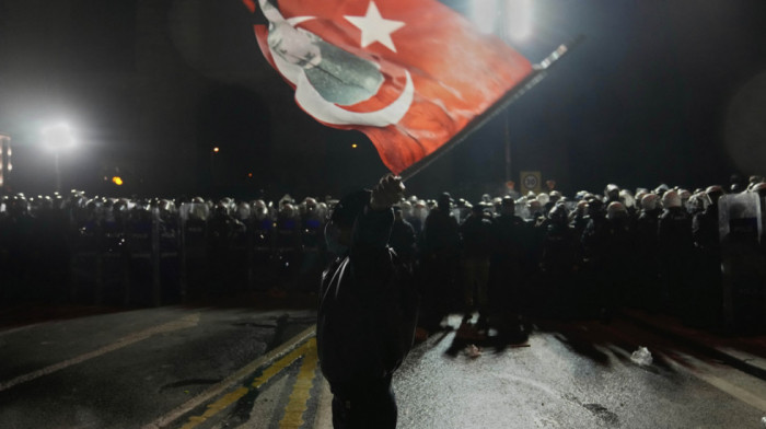 Novi protest u Istanbulu protiv hapšenja gradonačelnika uz veliko prisustvo policije