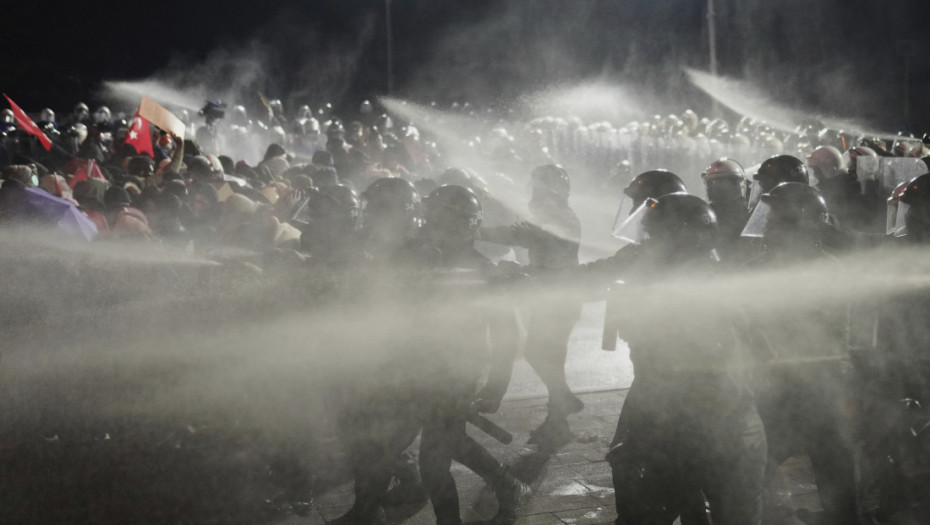 Demonstranti četvrtu noć zaredom protestuju zbog hapšenja gradonačelnika Istanbula, policija ispaljuje gumene metke