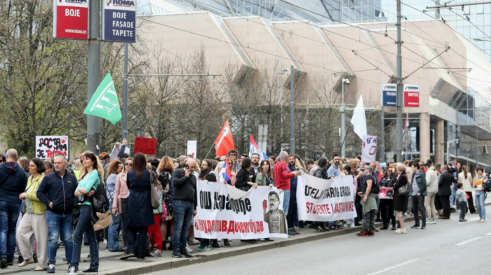 Prosvetari održali protest "Zdravo i bezbedno obrazovanje" ispred Ministartva prosvete