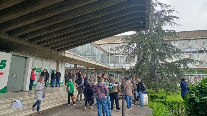 Protest građana na Novom Beogradu - tvrde da je na pomolu "nelegalna privatizacija" Hale sportova i SC 11. april