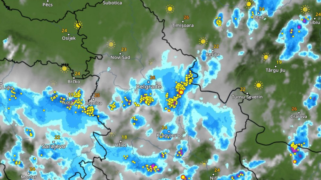 Crni oblaci nad Srbijom: Nevreme se širi iz Banata ka Pomoravlju i Beogradu, oglasio se RHMZ (VIDEO, FOTO)