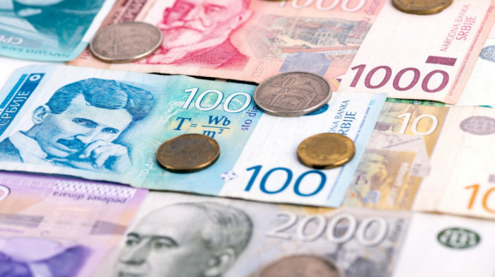 Koliko će biti povećane plate od 1. januara i da li će svi u javnom sektoru moći da računaju na veća primanja?