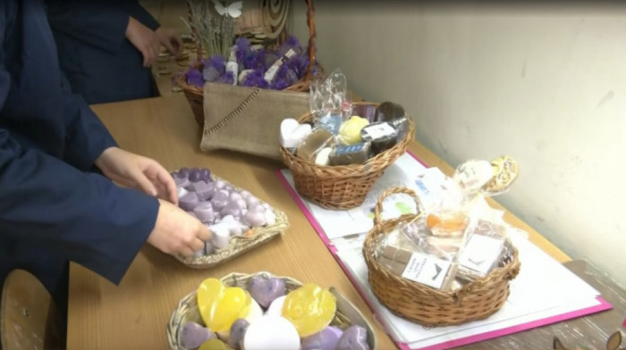 Učeničke zadruge u Nišu: Đaci prave sapune, priveske i uče se odgovornosti